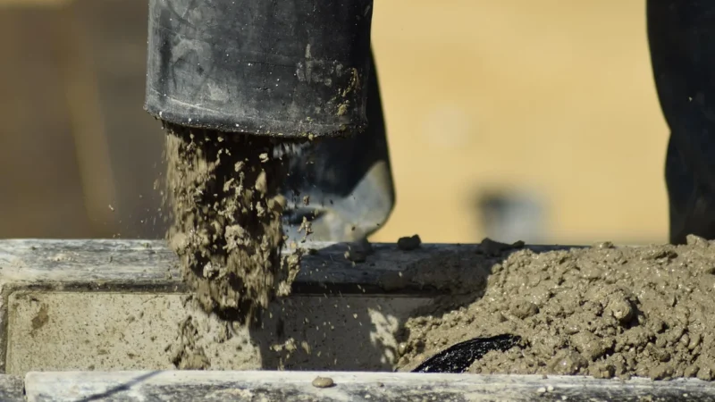 Szambo betonowe 10 m3 — jak wybrać jednokomorowy zbiornik 10 000 l